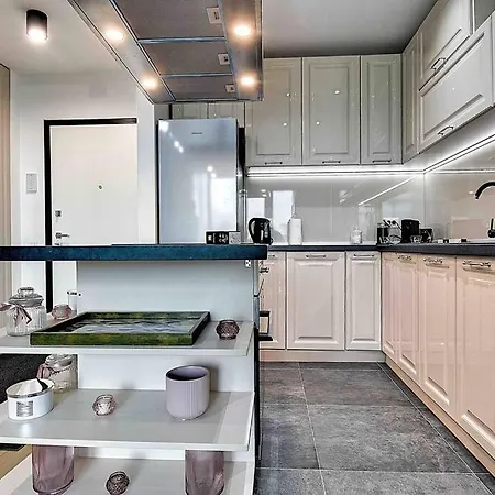 Panorama Loft 5 Star Location, Queen Bed, Views