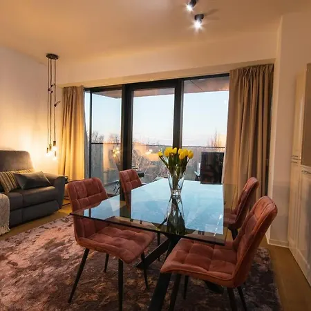 Apartman Panorama Loft 5 Star Location, Queen Bed, Views *